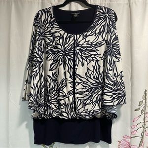 Lane Bryant 18/20 Navy and White Bat Wing Top